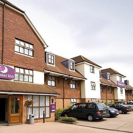 Premier Inn London Gatwick Airport South - London Road Crawley  Ngoại thất bức ảnh