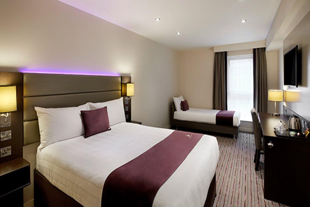 Premier Inn London Gatwick Airport South - London Road Crawley  Ngoại thất bức ảnh