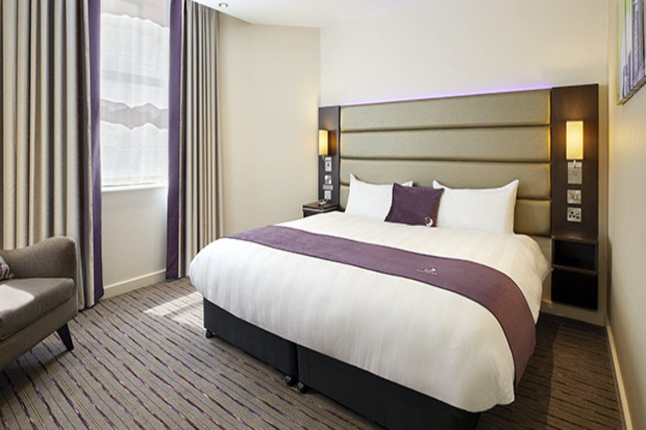 Premier Inn London Gatwick Airport South - London Road Crawley  Ngoại thất bức ảnh