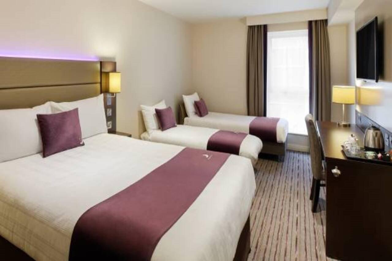 Premier Inn London Gatwick Airport South - London Road Crawley  Ngoại thất bức ảnh