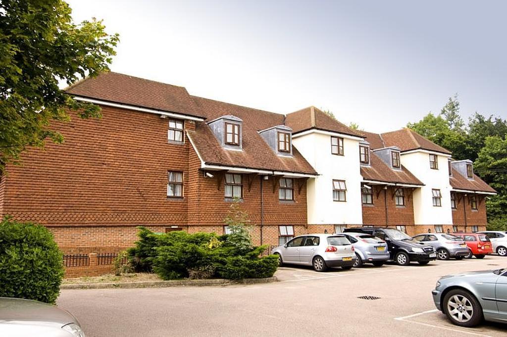 Premier Inn London Gatwick Airport South - London Road Crawley  Ngoại thất bức ảnh