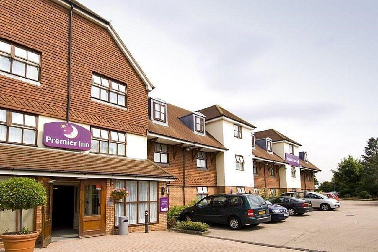 Premier Inn London Gatwick Airport South - London Road Crawley  Ngoại thất bức ảnh