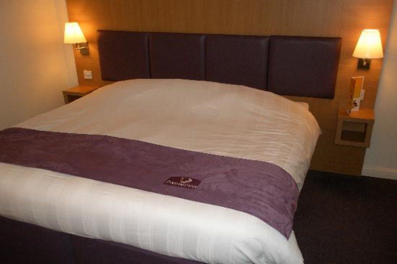 Premier Inn London Gatwick Airport South - London Road Crawley  Ngoại thất bức ảnh