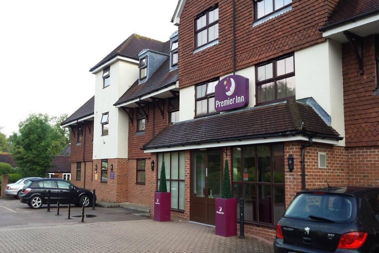 Premier Inn London Gatwick Airport South - London Road Crawley  Ngoại thất bức ảnh