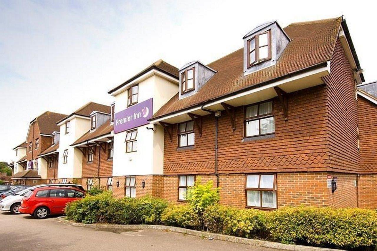 Premier Inn London Gatwick Airport South - London Road Crawley  Ngoại thất bức ảnh