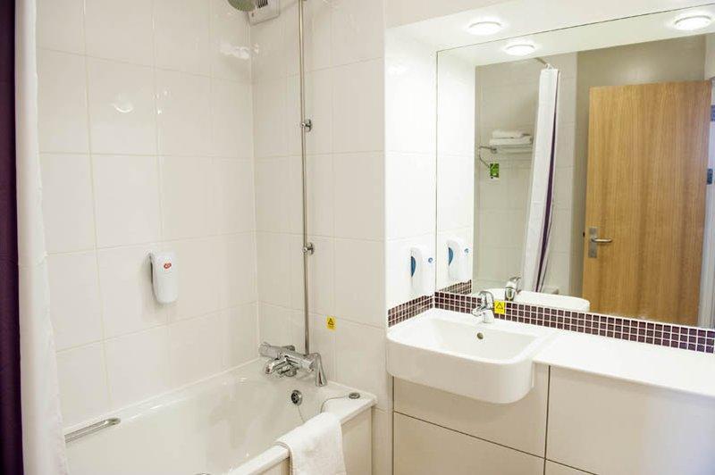 Premier Inn London Gatwick Airport South - London Road Crawley  Ngoại thất bức ảnh