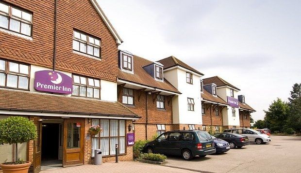 Premier Inn London Gatwick Airport South - London Road Crawley  Ngoại thất bức ảnh